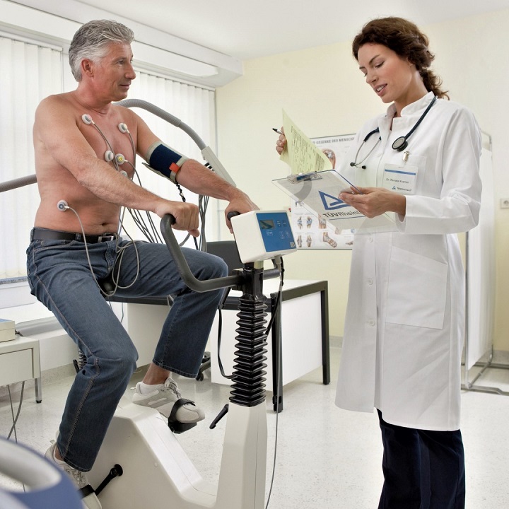 Kardiológiai terheléses vizsgálatcsomag: Kardiológiai alapvizsgálatok + Nyugalmi EKG + Terheléses EKG, kardiológus professzorral